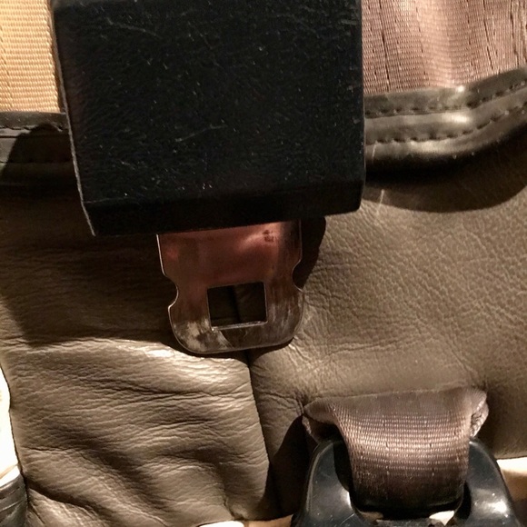 Mari Cla Ro over the shoulder bag. - Picture 3 of 8